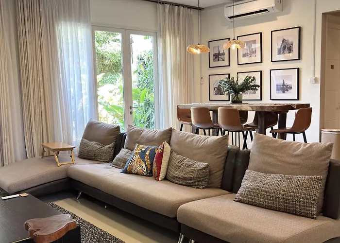 Cozy Botanical Garden House