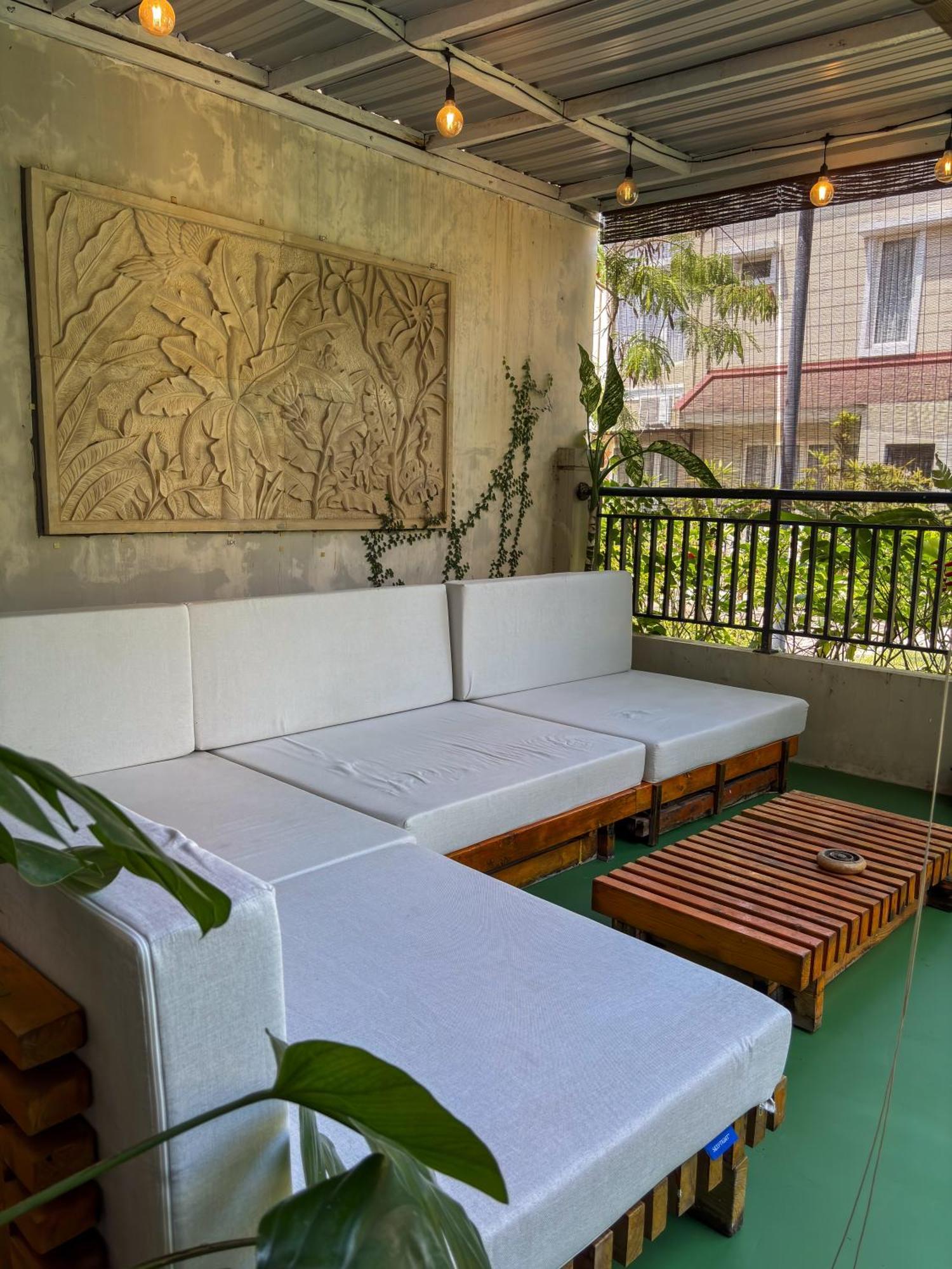 Cozy Botanical Garden House