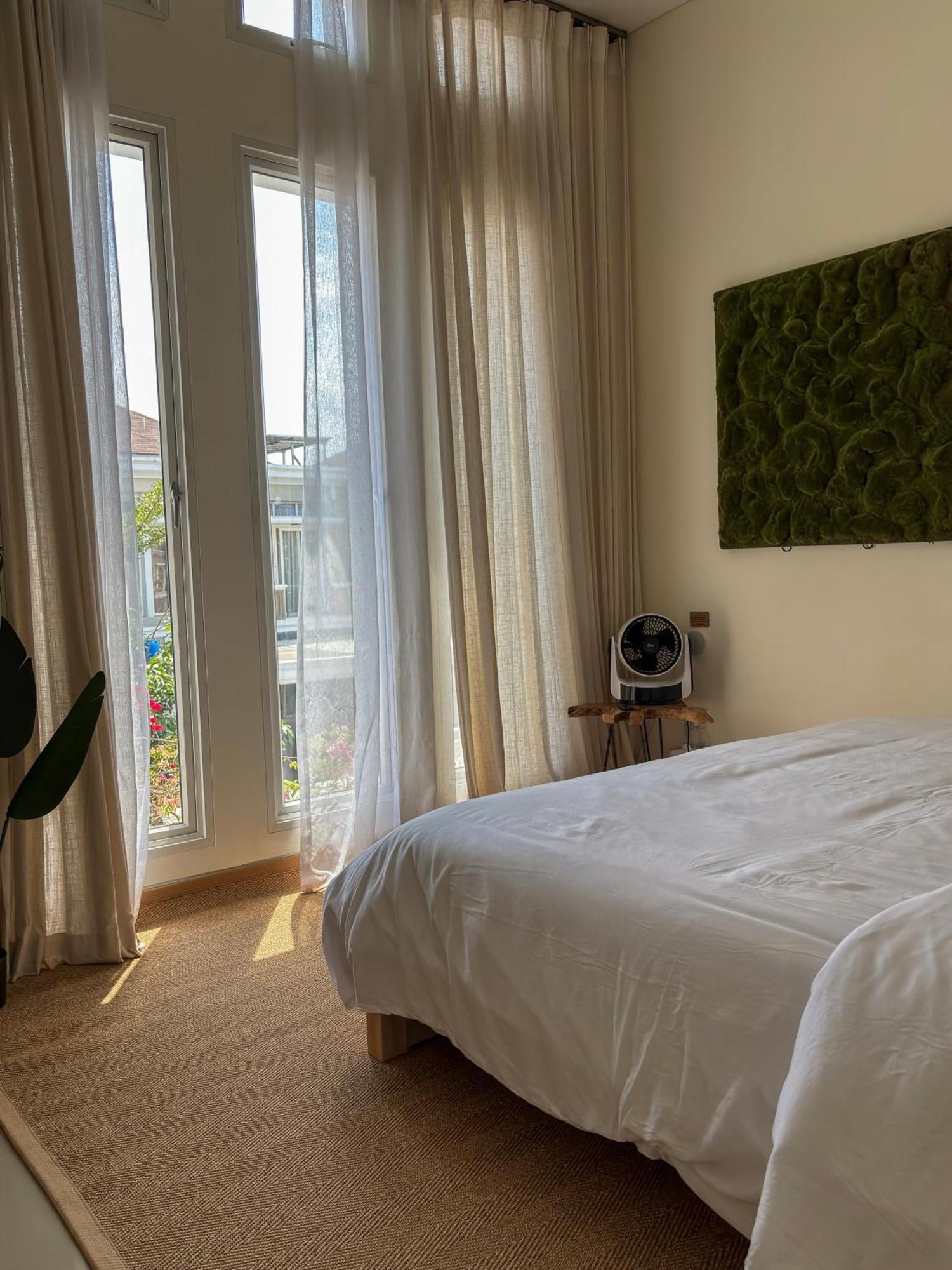 Cozy Botanical Garden House