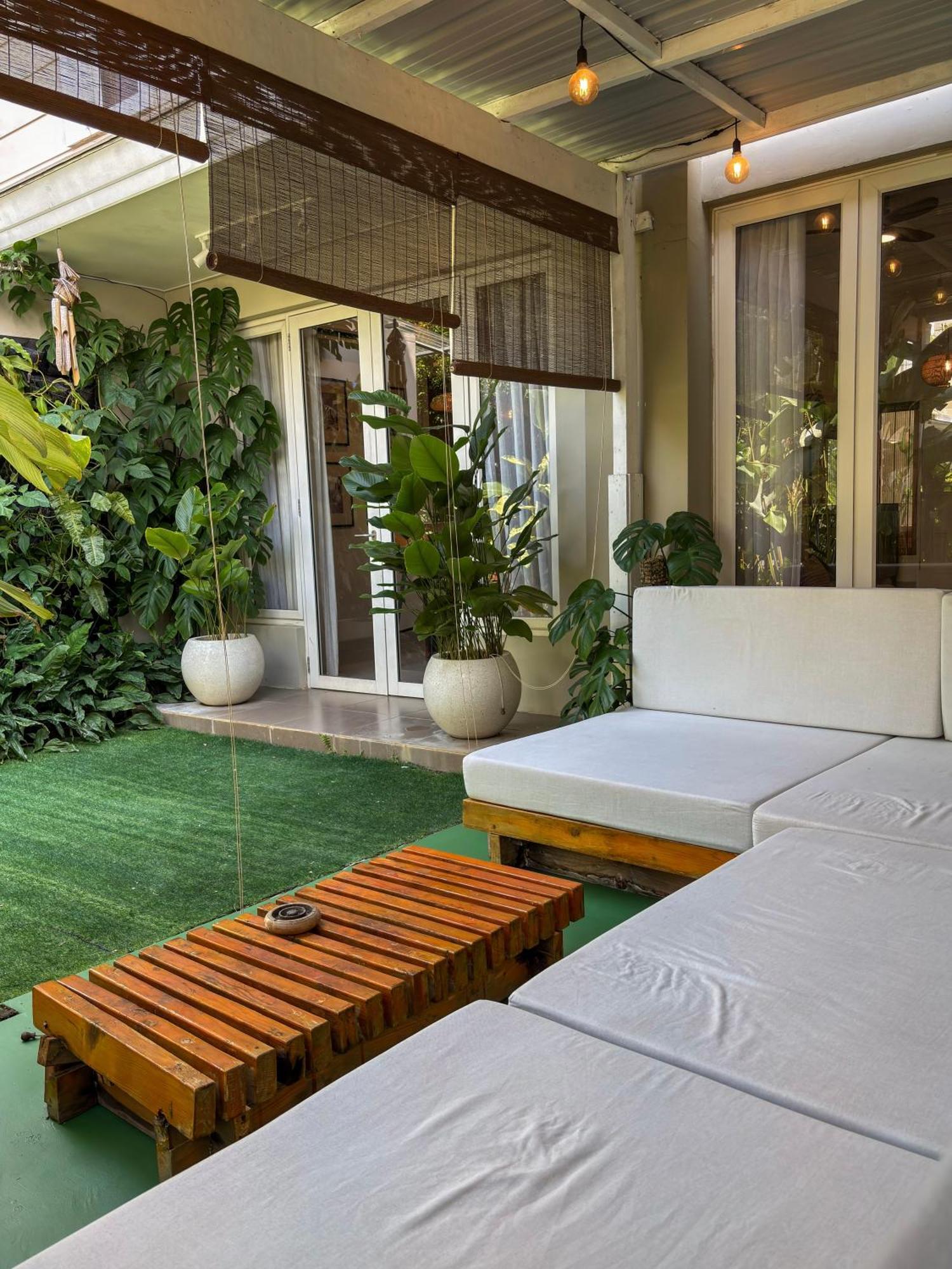 Cozy Botanical Garden House *